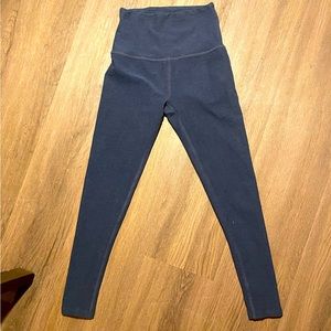 NWT SPACEDYE CAUGHT IN THE MIDI
HIGH WAISTED LEGGING nocturnal navy xs